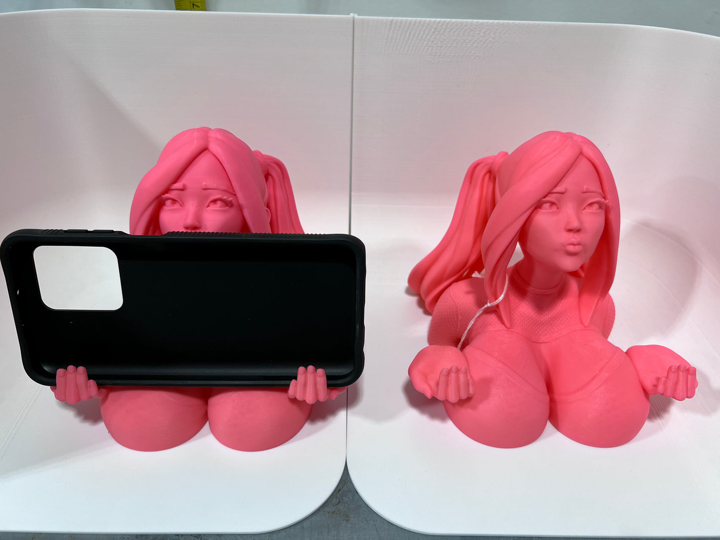 B**bie Phone Holder