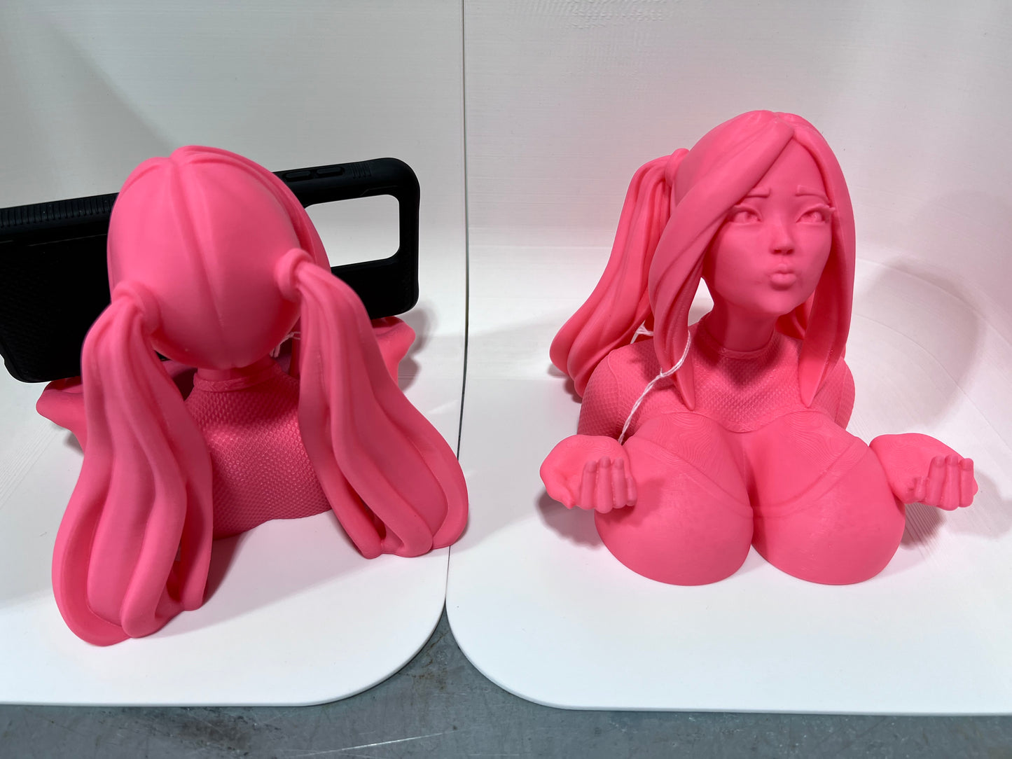 B**bie Phone Holder
